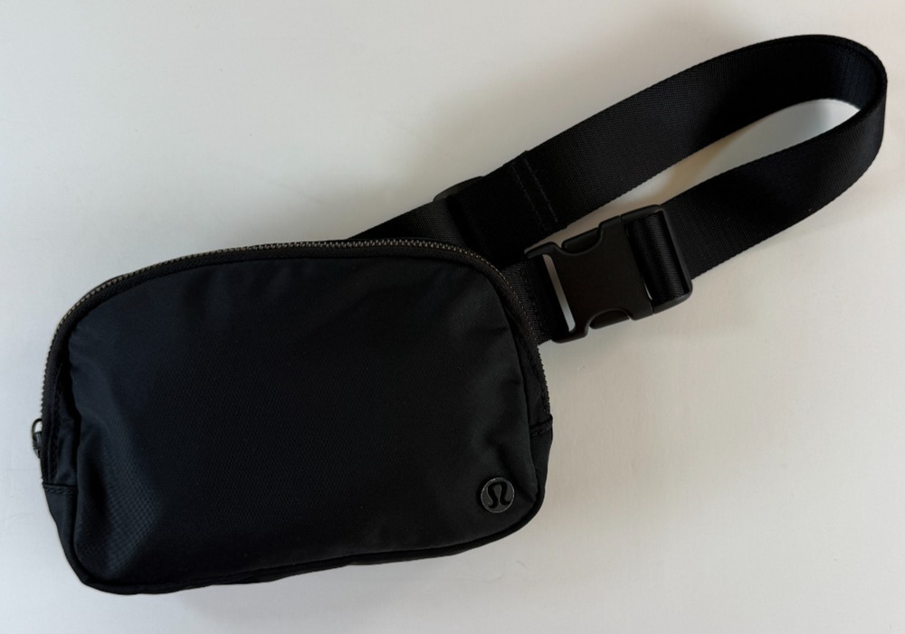 lululemon Black Nylon Belt Bag Fanny Pack Crossbody Double Zip Adjustable